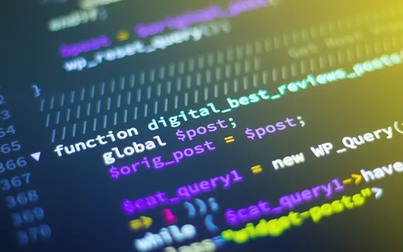 Base de datos MongoDB NoSQL con documentos JSON y escalabilidad horizontal