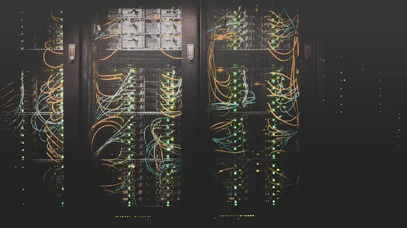 Servidores en rack representando infraestructura de redes LAN y VPN empresarial